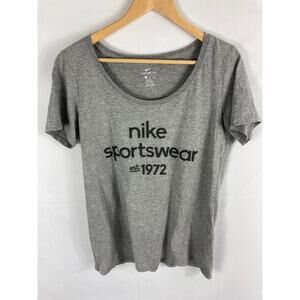Nike The Nike Tee Nike Sportswear Est 1972 Graphic Tshirt Grey Size Medium